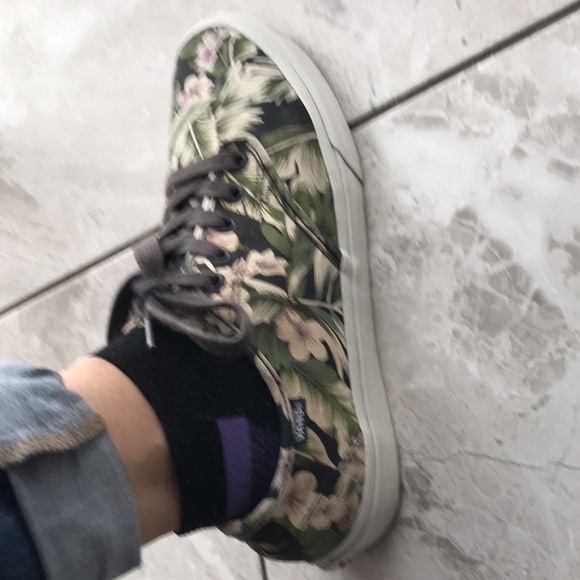 VANS Off The Wall Women Low Top Hawaiian Floral Sneakers | 9.5 - Picture 1 of 14